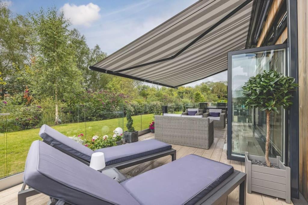 Luxury Lodge With Hot Tub In Windsor Marina Buitenkant foto
